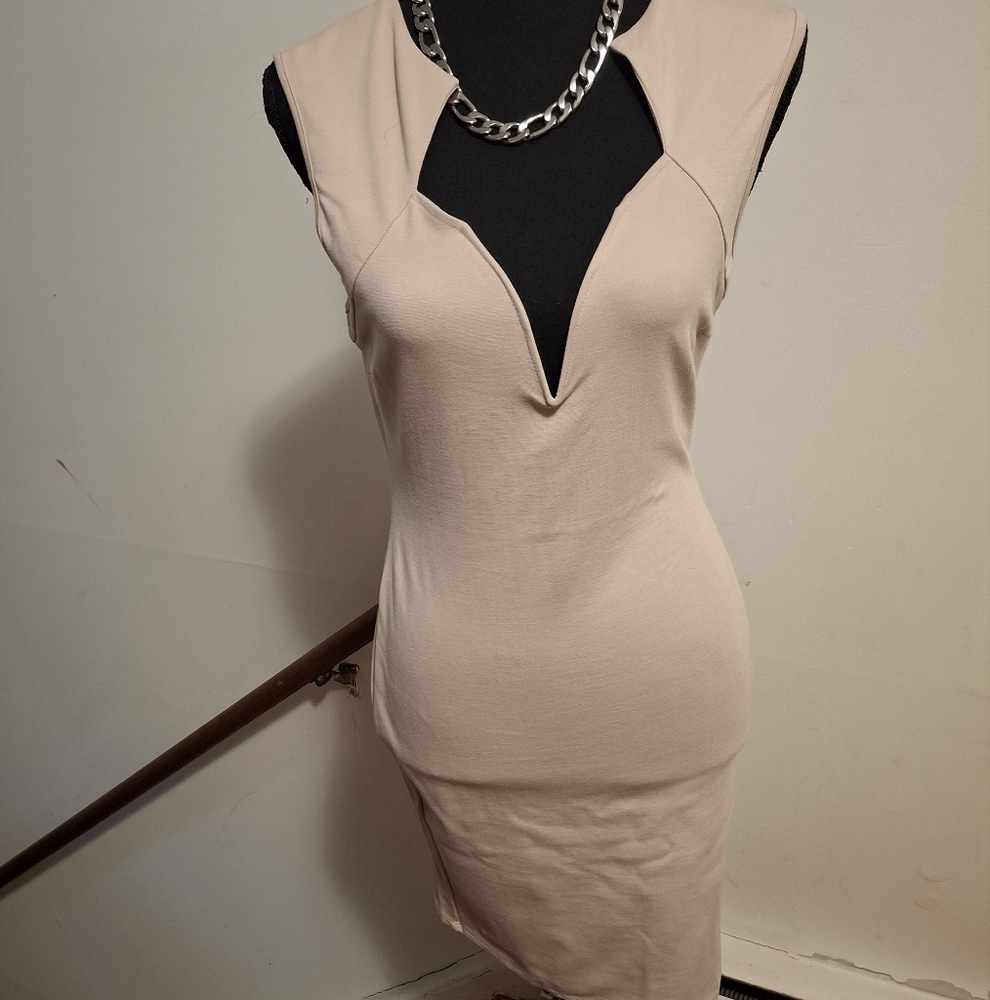 Stylish Beige Sleeveless Dress with Chain Accent